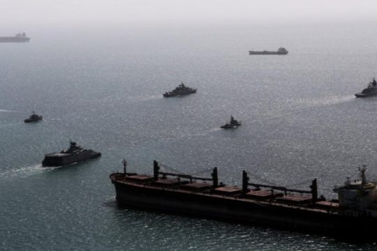 Το παράθυρο-τελεσίγραφο 10 ημερών Τραμπ σε Ιράν και οι προετοιμασίες για σύγκρουση